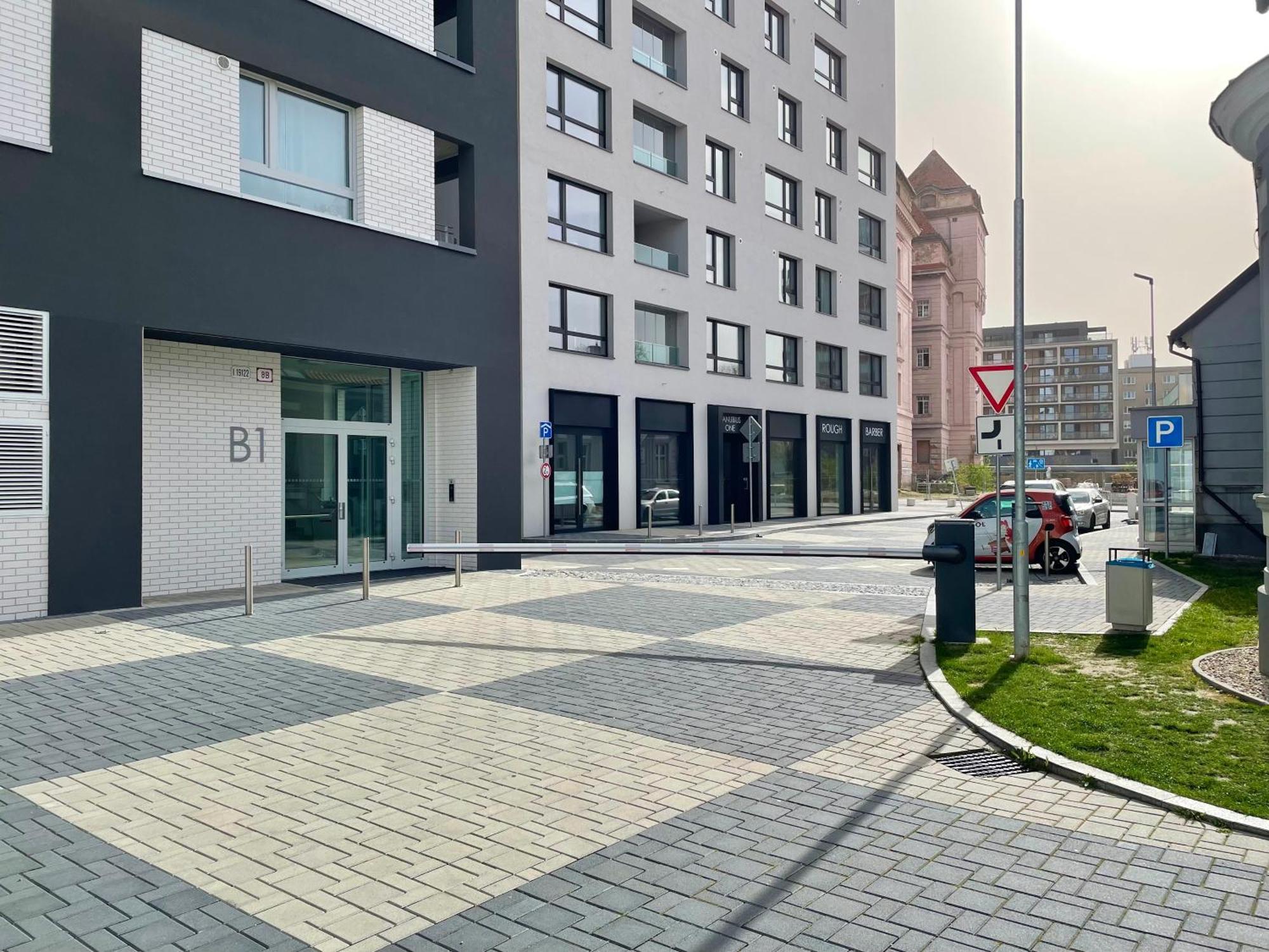 Arenas Apartment บราติสลาวา ภายนอก รูปภาพ